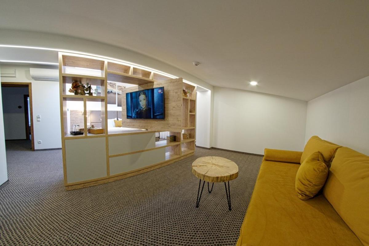 Aquarius Boutique Hotel Campulung Moldovenesc Room photo
